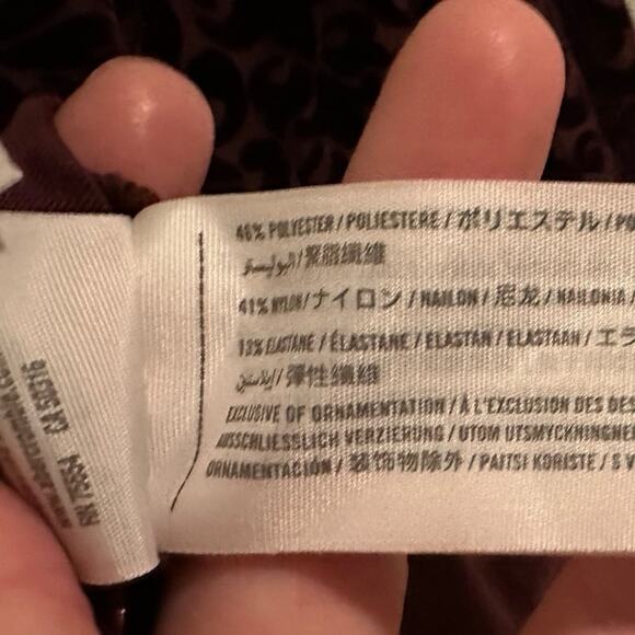 Hollister Red Velvet Soft Patterned Peasant Blouse - Women’s XS - Picture 12 of 14